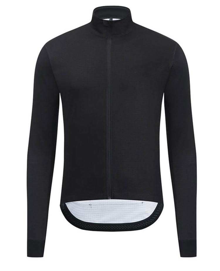 How does a winter cycling jersey coat differ from a regular cycling jersey?